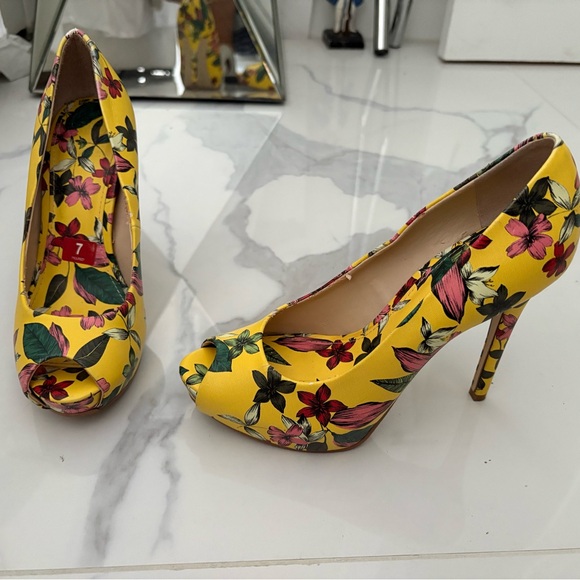 Floral Yellow Peep Toe Heels - Picture 1 of 5